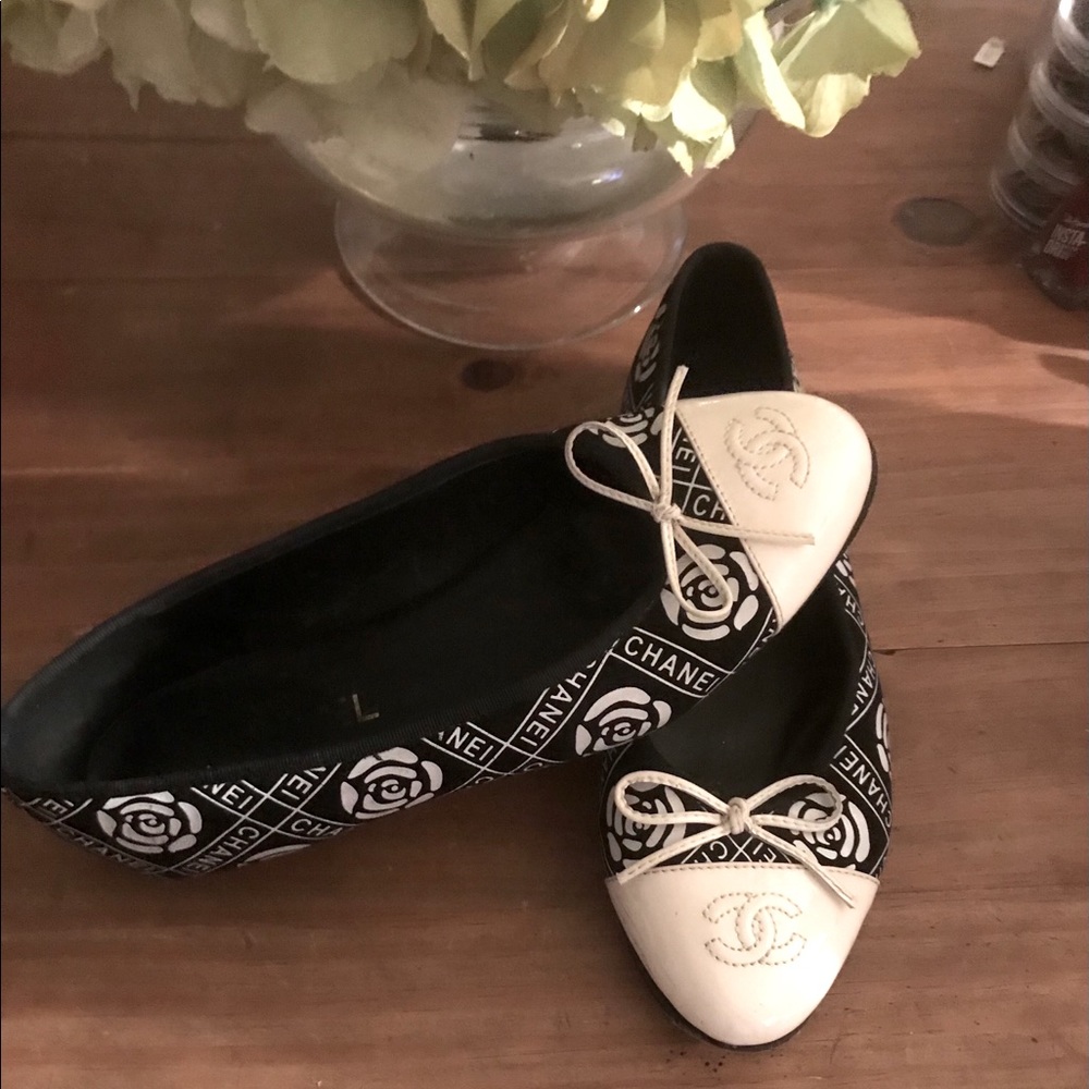 Black and white flats